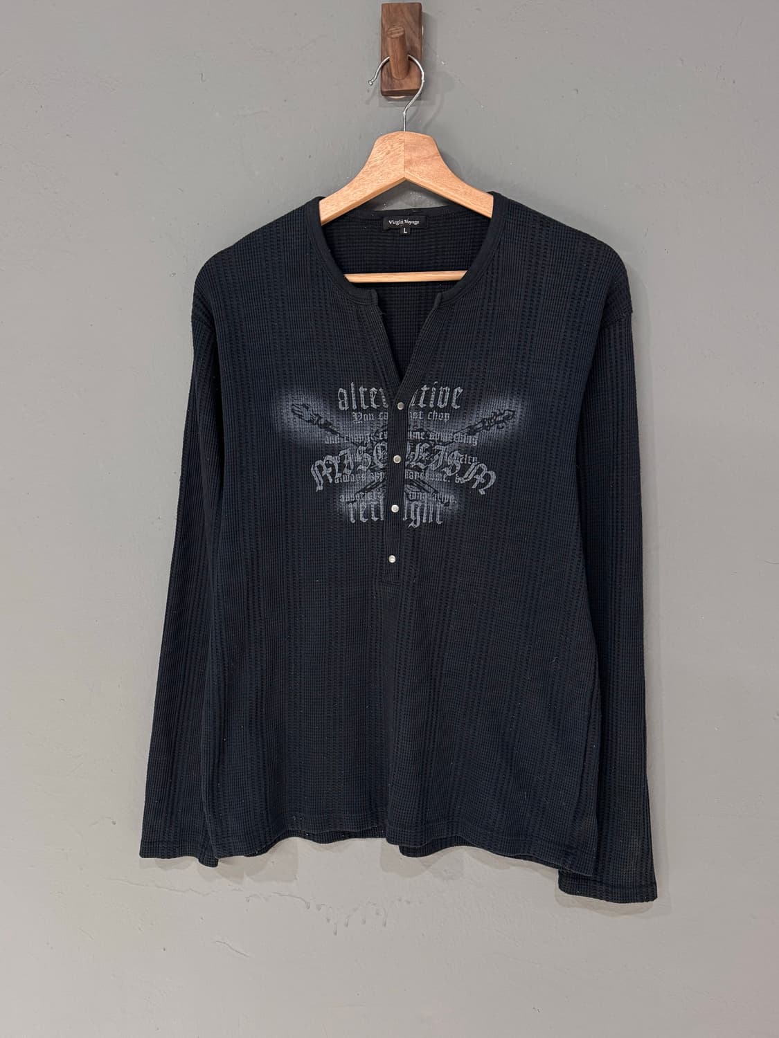 Virgin Voyage 레터링 블랙 와플 롱슬리브  상품이미지1