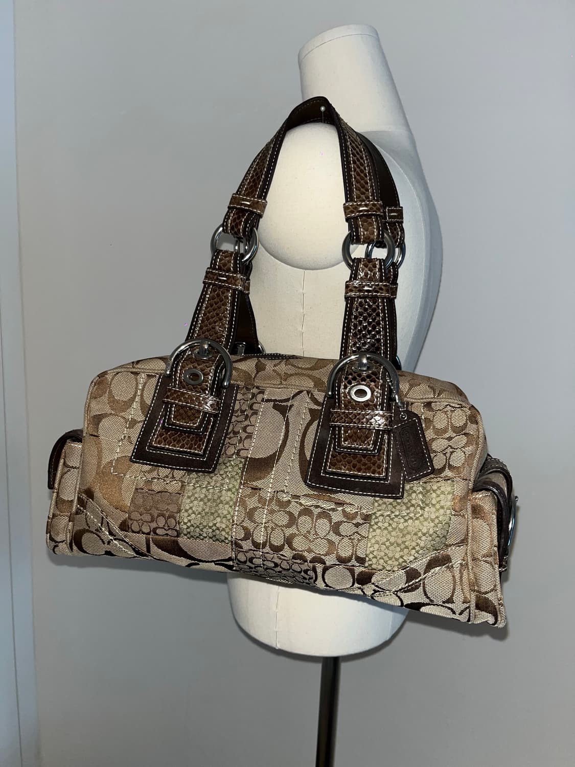Coach Patchwork Shoulder Bag 상품이미지4