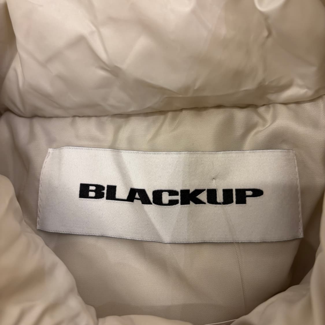 블랙업 크롭 아이보리 푸퍼 패딩 상품이미지3