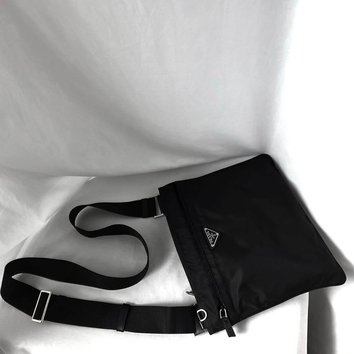[정품 PRADA] 프라다 포코노 나일론 크로스백 라지 남녀공용 상품이미지1