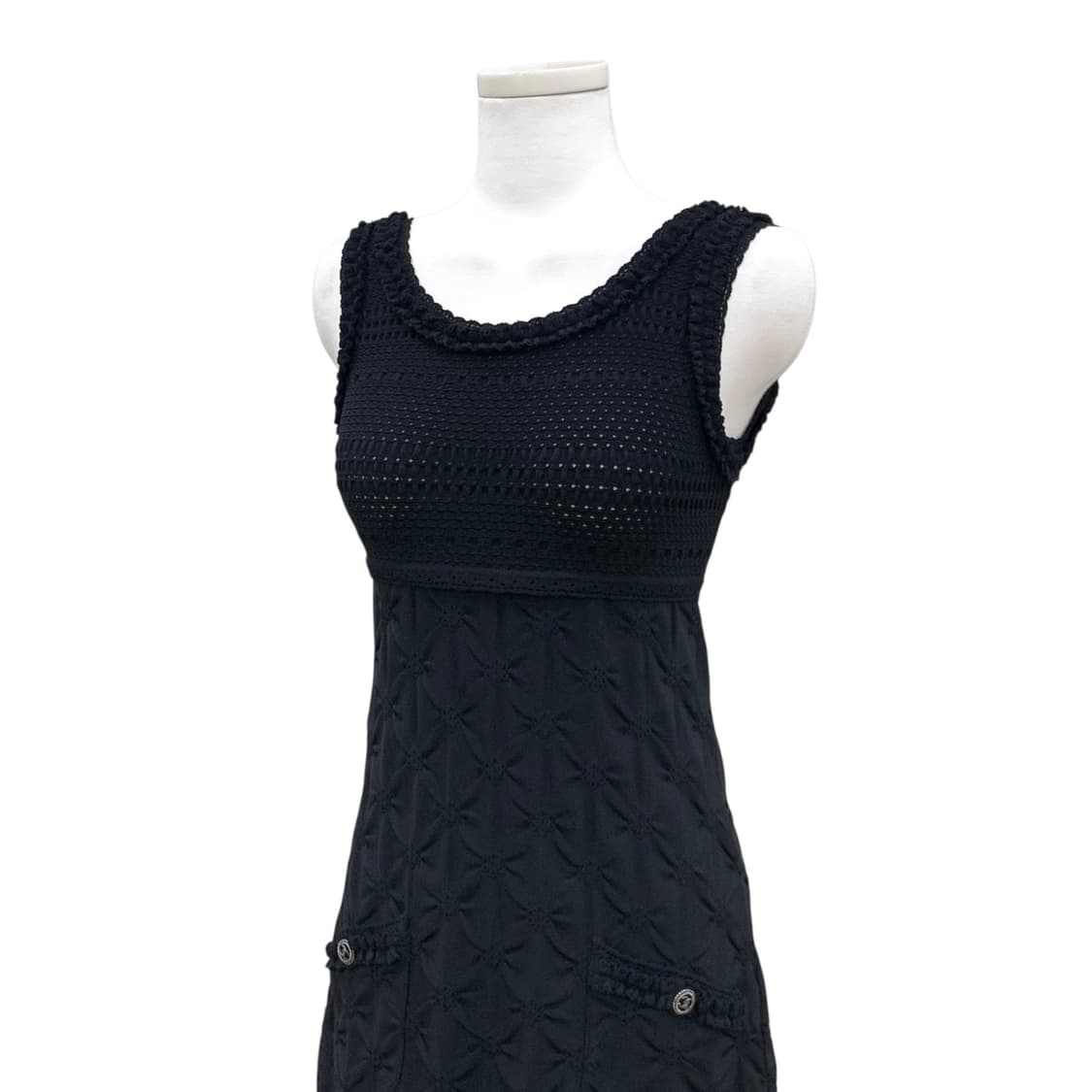 샤넬 CC 버튼 펀칭 니트 민소매 원피스 상품이미지3