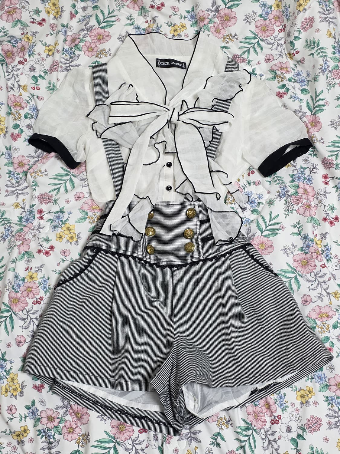 세실맥비 일본빈티지)오네갸루st 프릴블라우스+지뢰계큐롯반바지 코디세트 상품이미지1