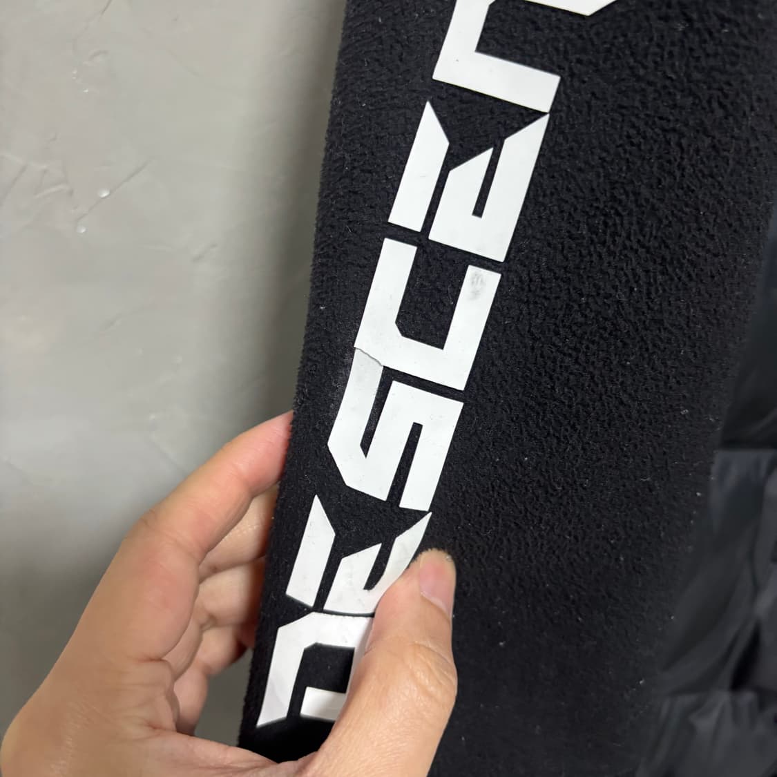 데상트 퀄팅 하이브리드 패딩 플리스 자켓 블랙 상품이미지4