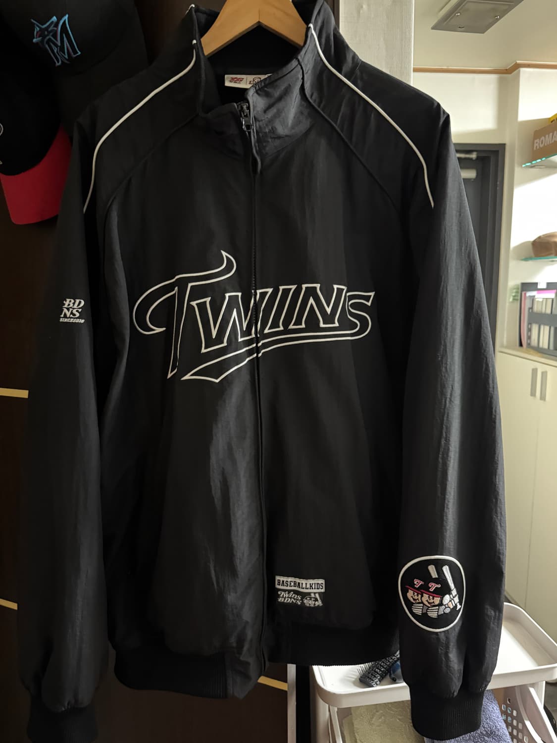 빠더너스 x 엘지트윈스 더그아웃 자켓 상품이미지2