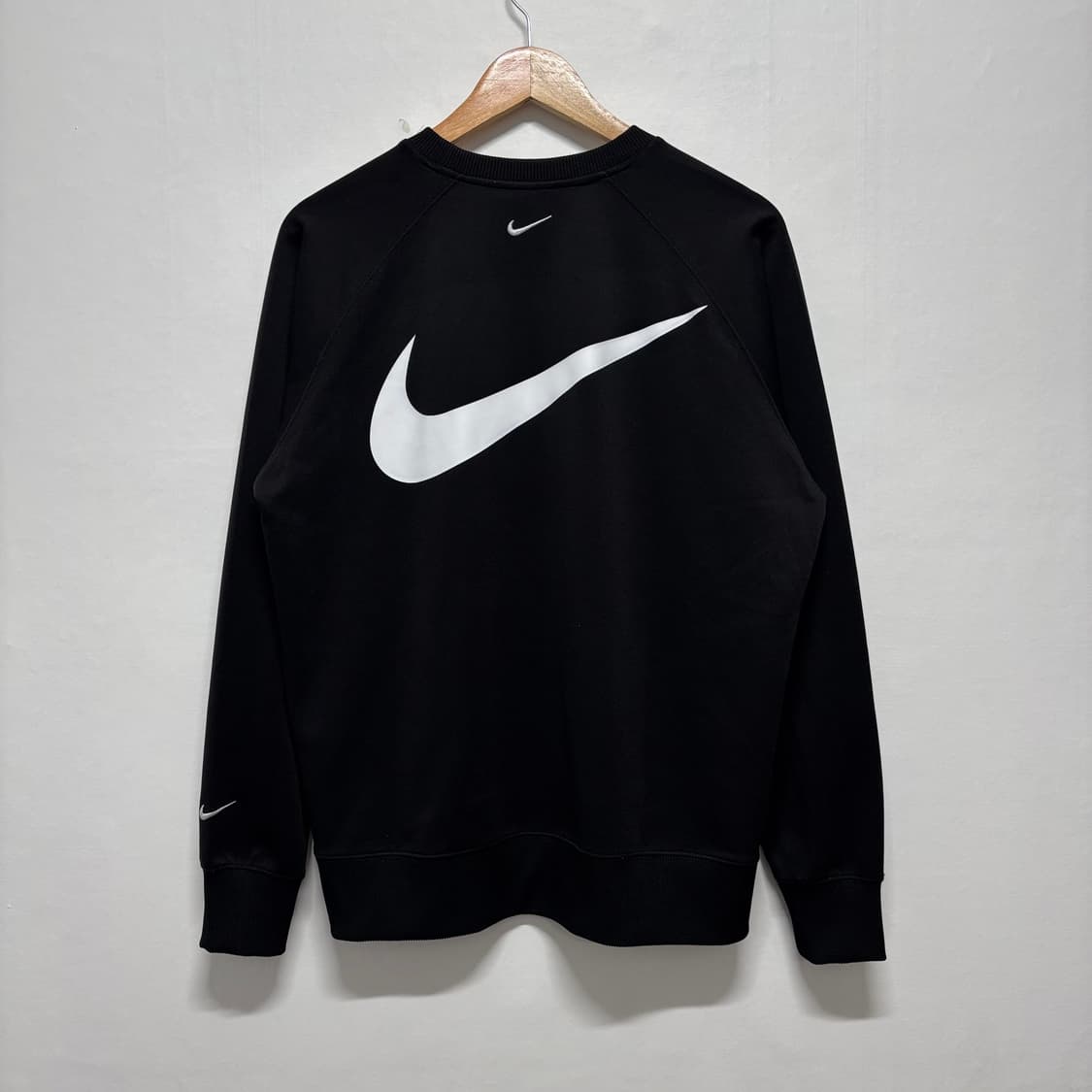 나이키 더블스우시 블랙 맨투맨 상품이미지2