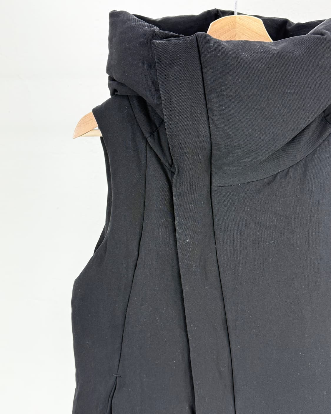 더 비리니 안느 벤타 비대칭 하이넥 후디 구스 다운 패딩 베스트 상품이미지2