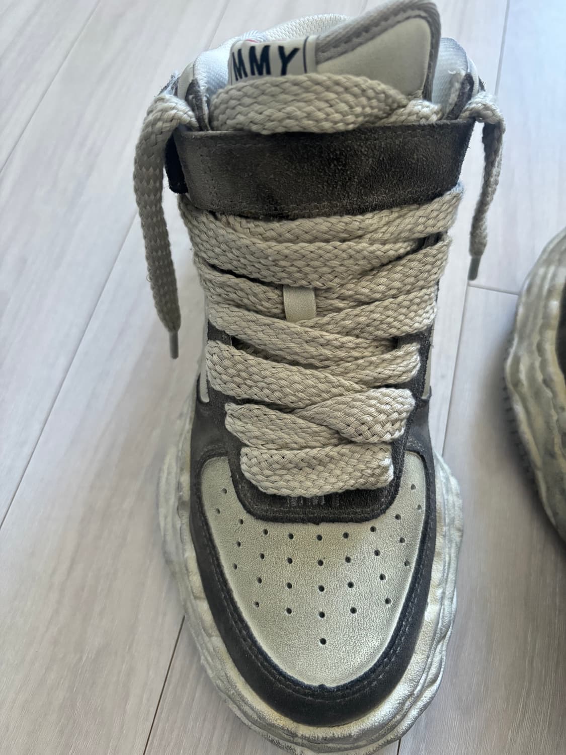 MMY 웨인 OG 솔 디스트레스 레더 하이탑 스니커즈 상품이미지4