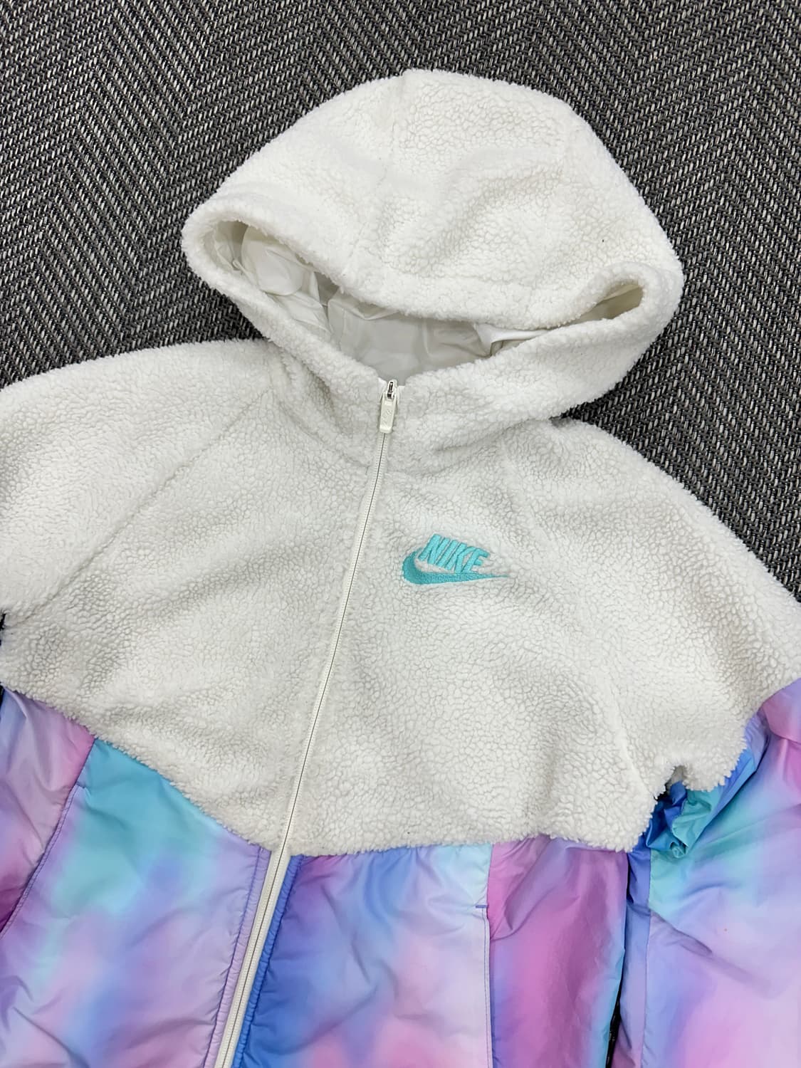 나이키 홀로그램 뽀글이 점퍼 상품이미지2