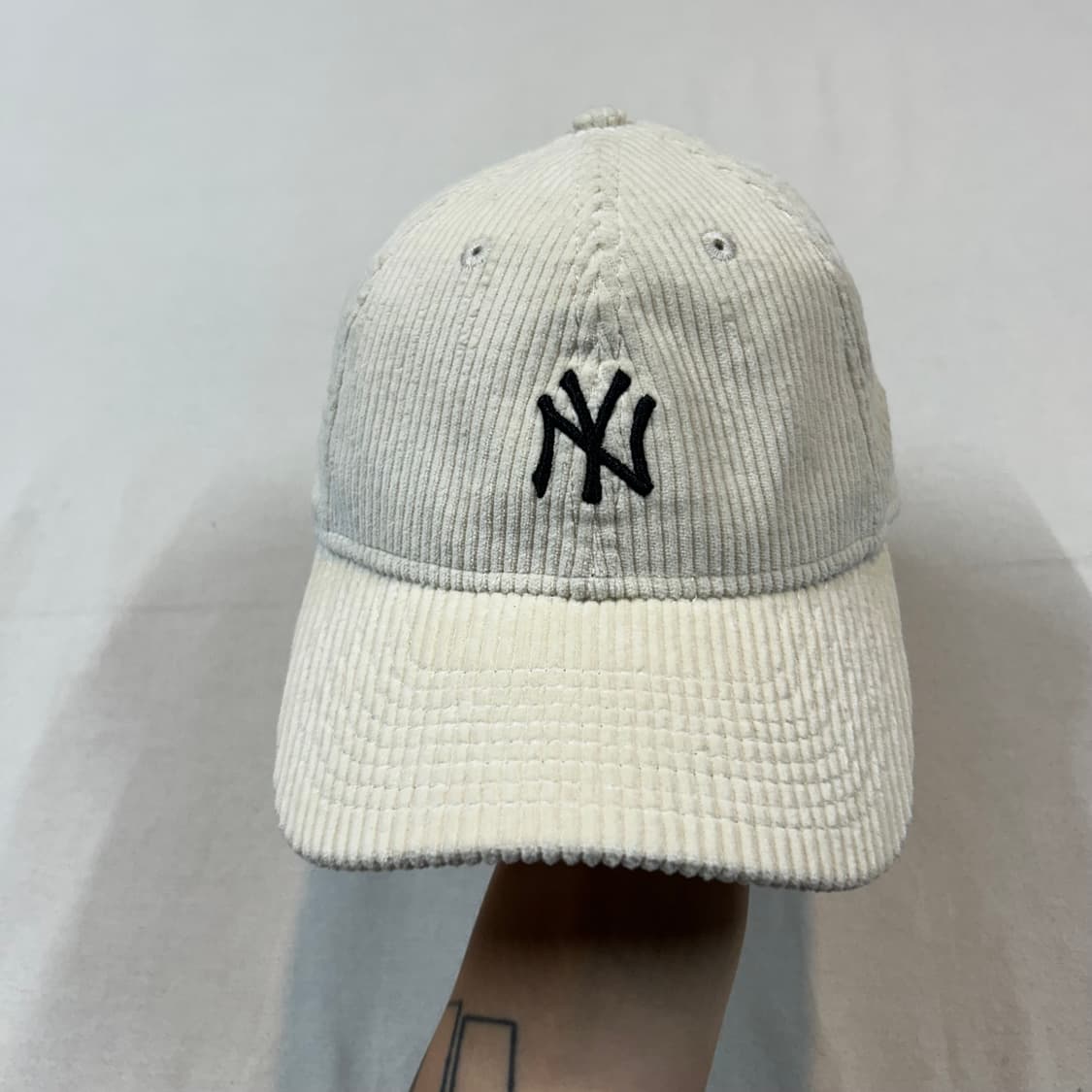 Free) 뉴에라 New Era NY 캡 모자 아이보리 코듀로이 상품이미지2