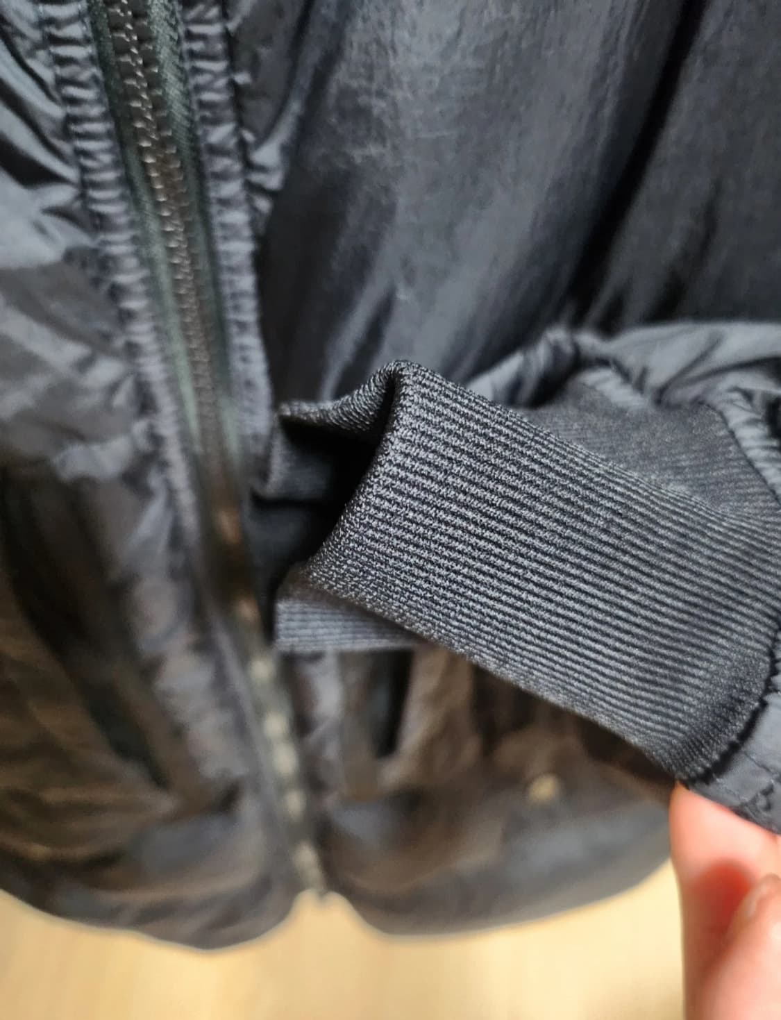 스톤아일랜드 23fw 크링클랩스 블랙 패딩 상품이미지2