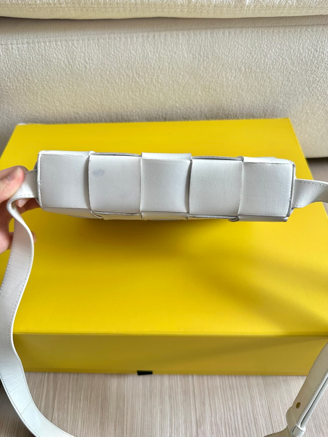 보테가베네타 카세트백 화이트 상품이미지8