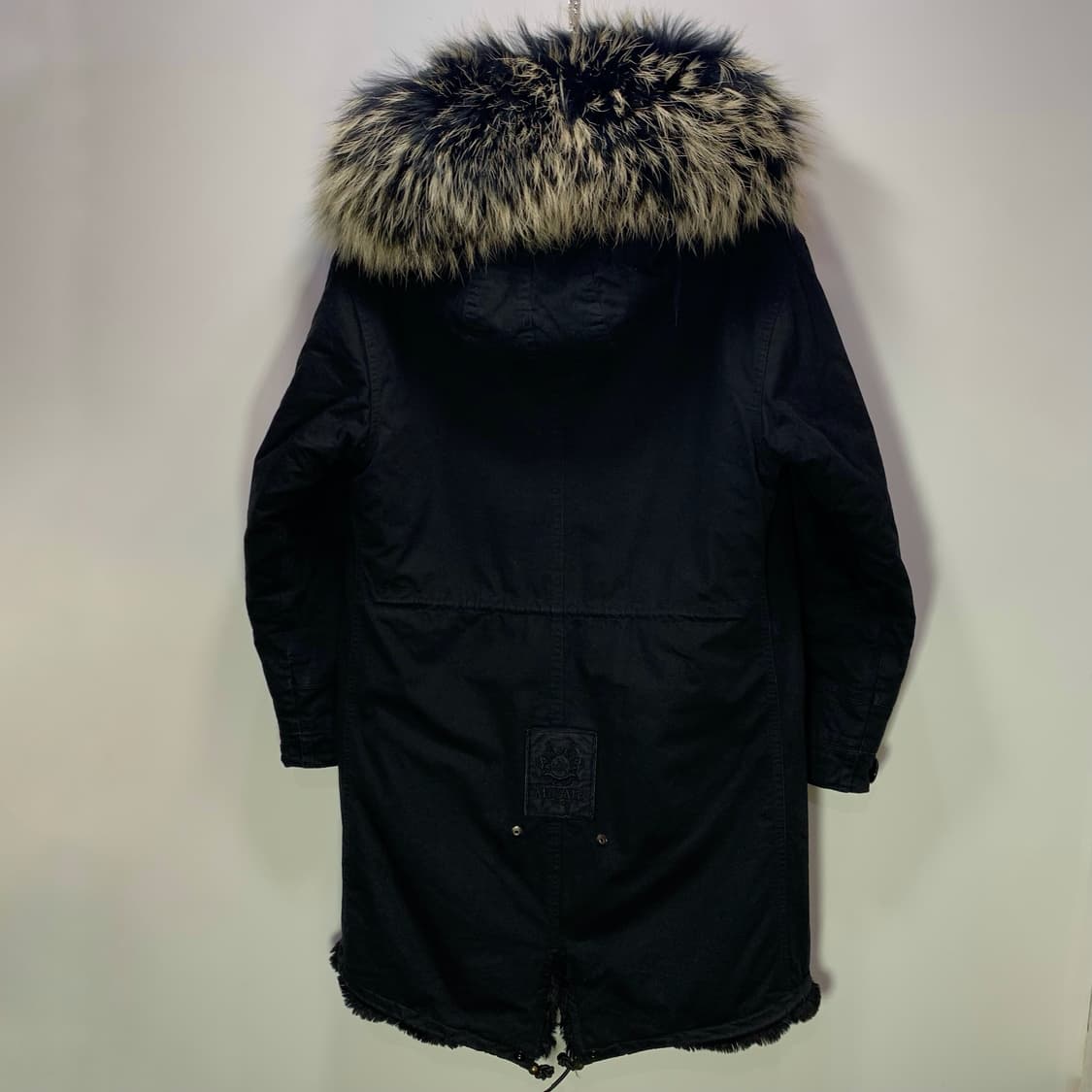 미스터앤미세스퍼 블랙 블랙폭스퍼 풀바디 야상 상품이미지2