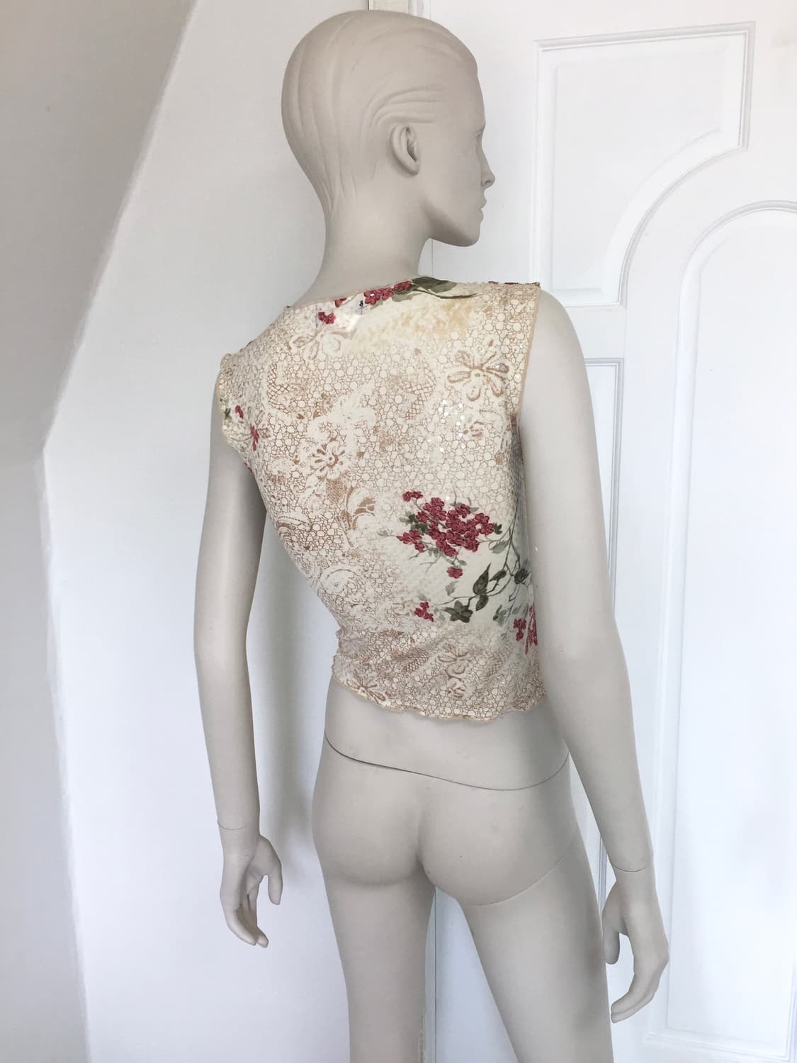 Bebe Sheer Sequin Floral Tank Top 상품이미지3