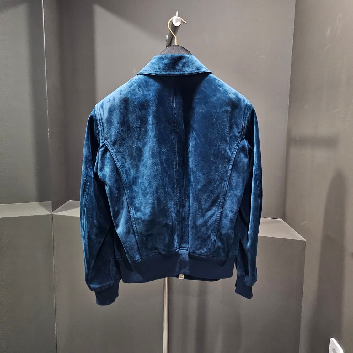 톰포드 블루 스웨이드 신상 트러커자켓 상품이미지3