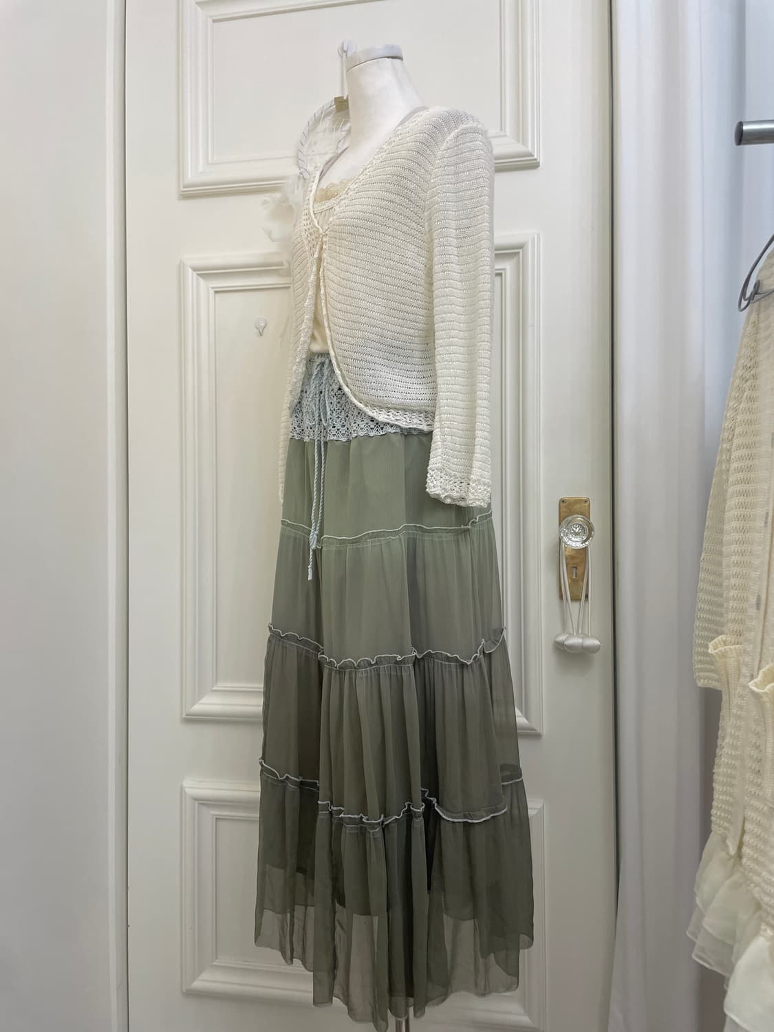 ivory one button cardigan&gray lace shir 상품이미지2