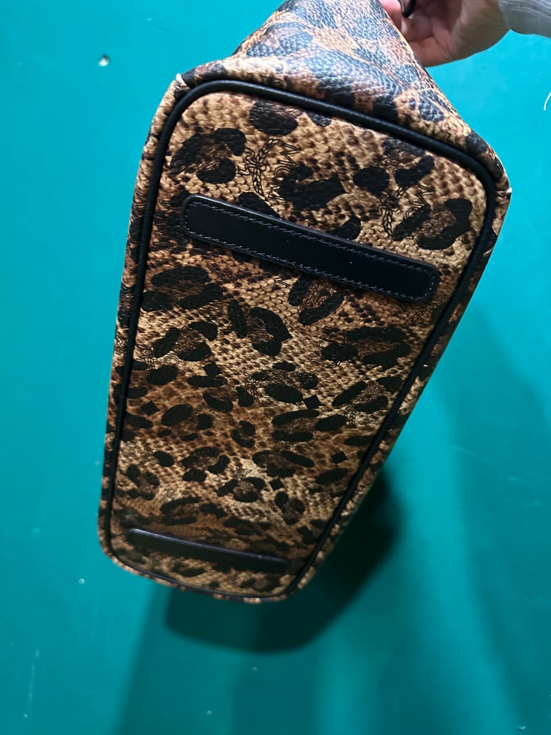 mcm 레오파드 패턴 쇼퍼백 상품이미지8