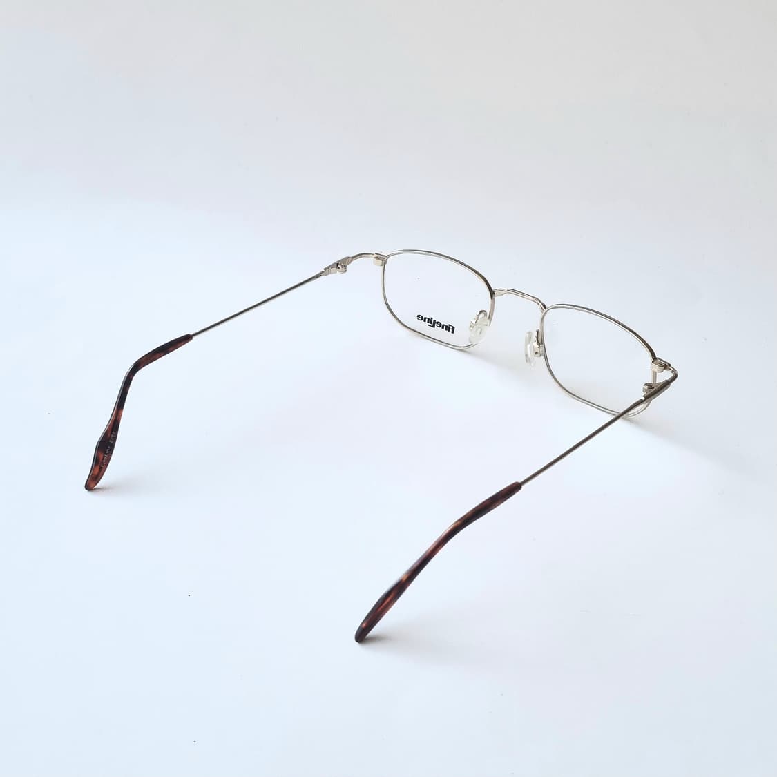 데드스탁 클래식의 정석 스퀘어메탈 안경테 555 상품이미지6