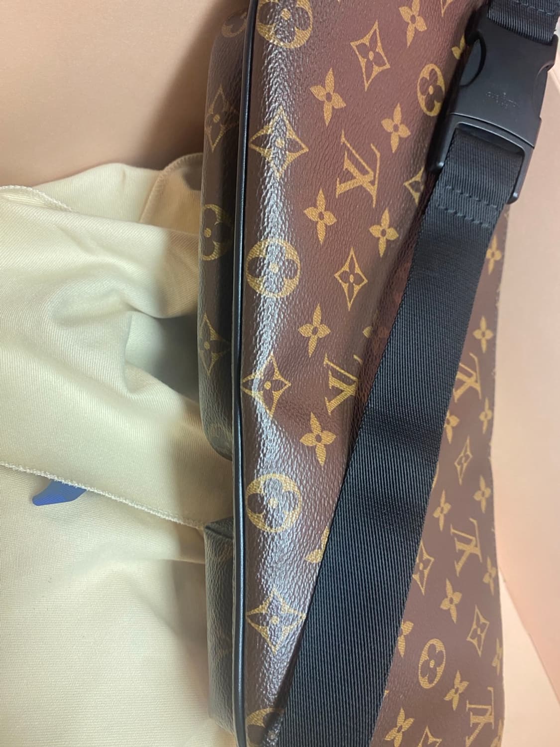 루이비통 크리스토퍼 범백 모노그램 마카사르 m45337 벨트백 힙색 상품이미지7