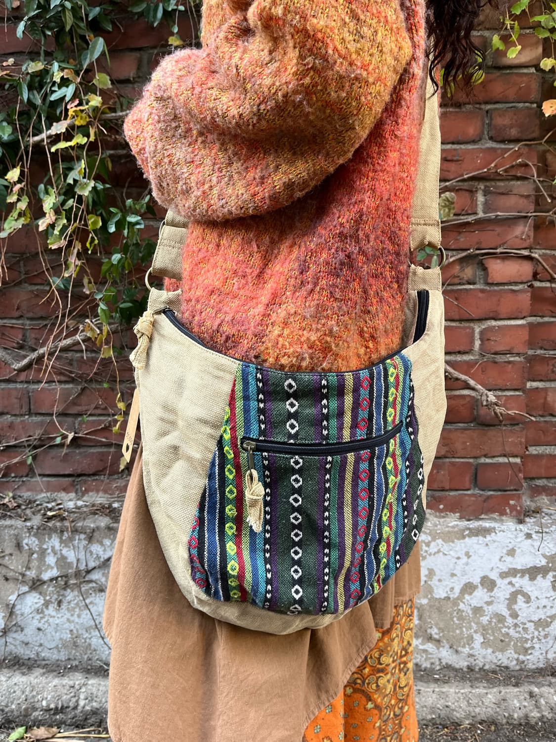 베이지 히피자수 크로스백 상품이미지5