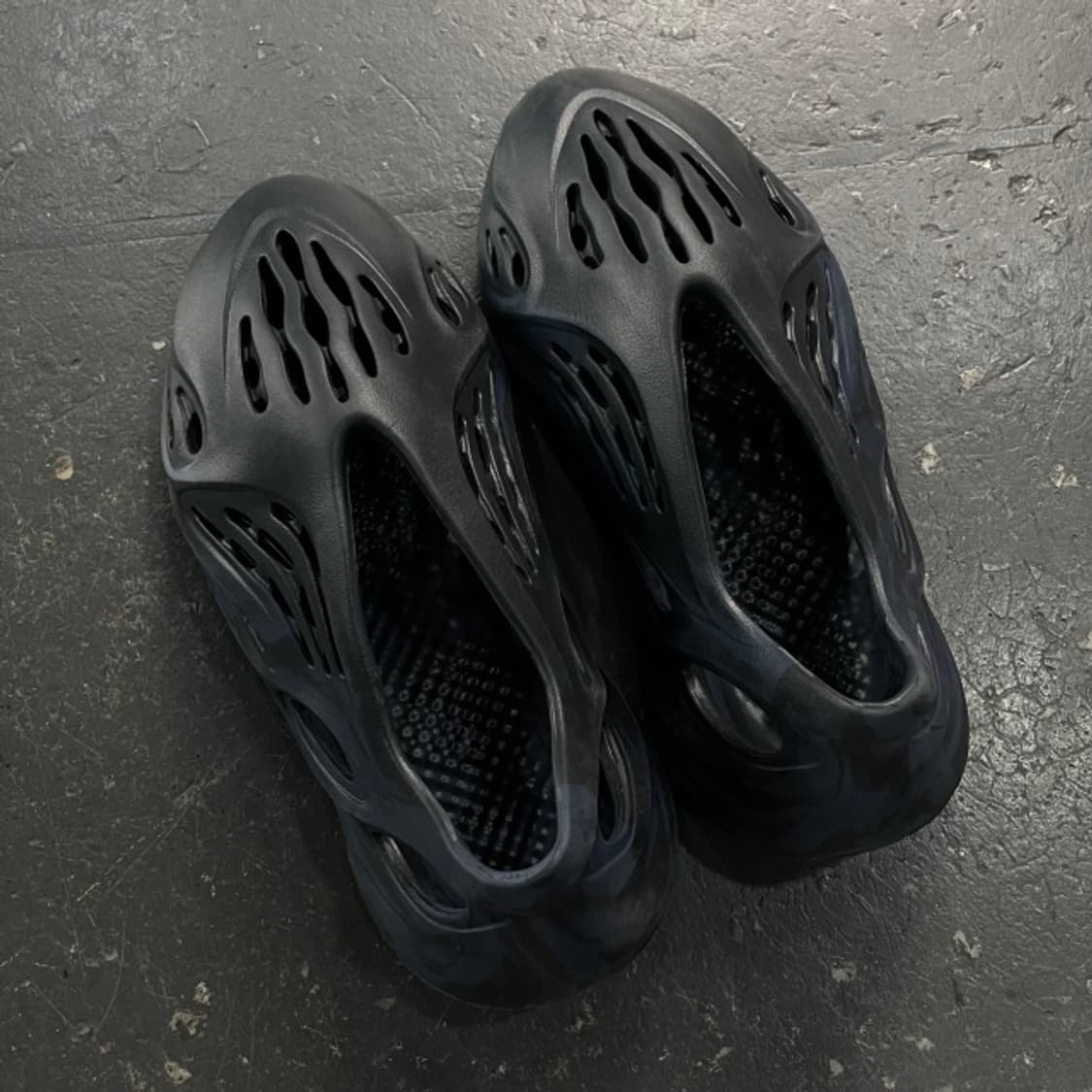 250 아디다스 이지 폼 러너 미네랄 블루 상품이미지2