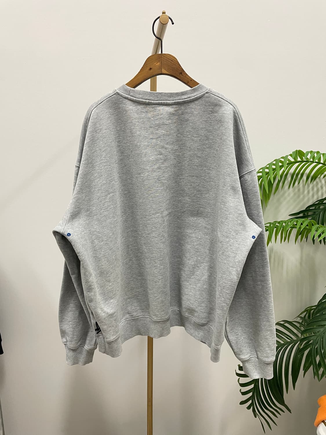 노티카 맨투맨 상품이미지3