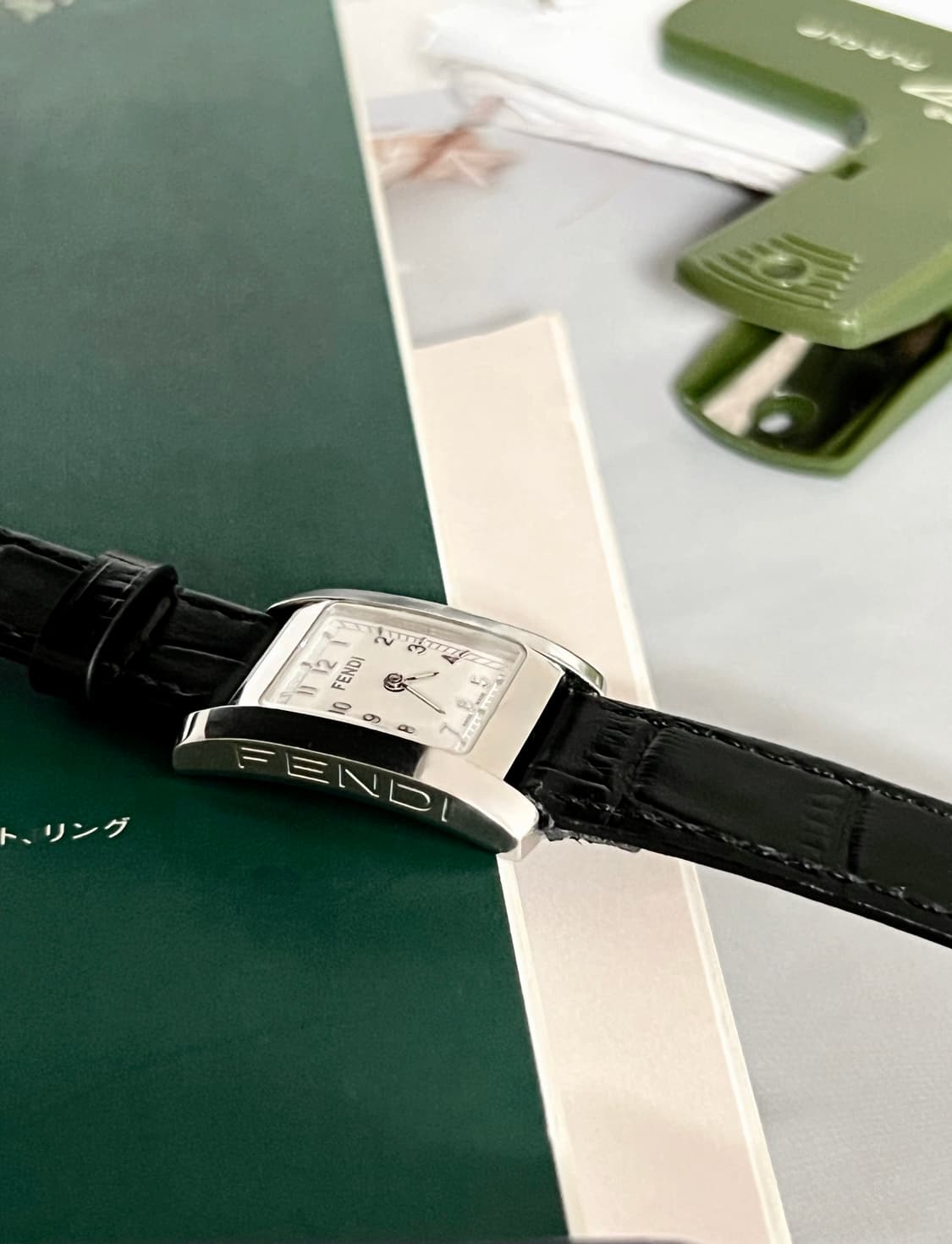 FENDI  스퀘어 화이트 다이얼 펜디 여성 시계 상품이미지1