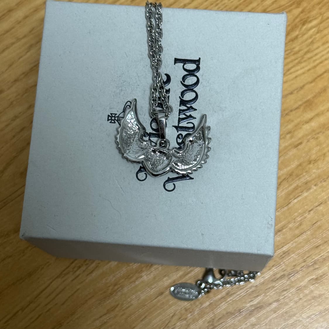 비비안웨스트우드 날개 목걸이  상품이미지4