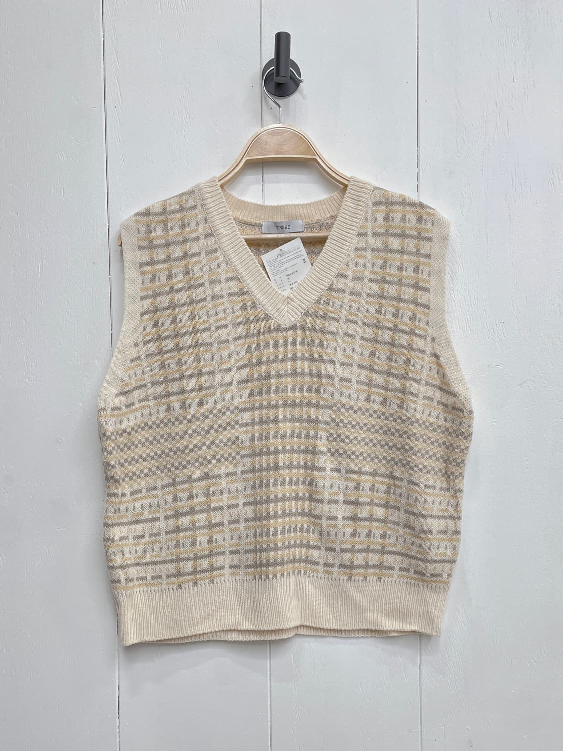 트위(TWEE) 체크 패턴 브이넥 니트 베스트 상품이미지2