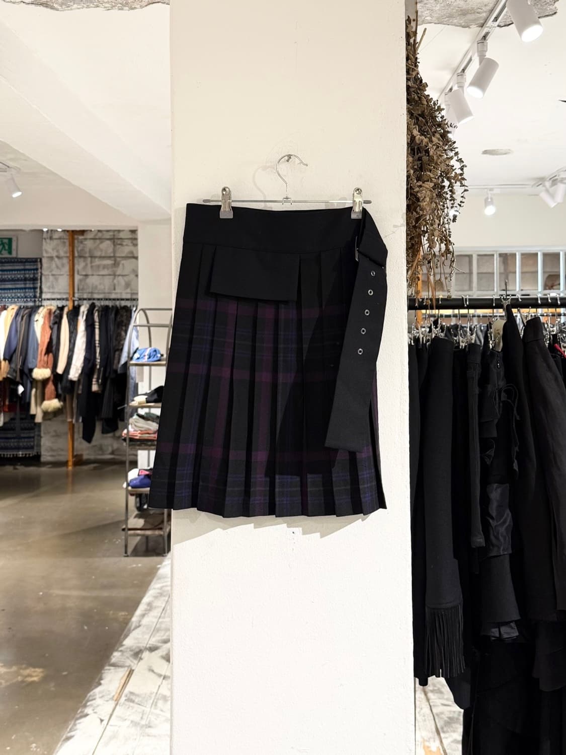 리미 퓨 블랙 퍼플 체크 울 벨티드 랩 스커트 상품이미지4