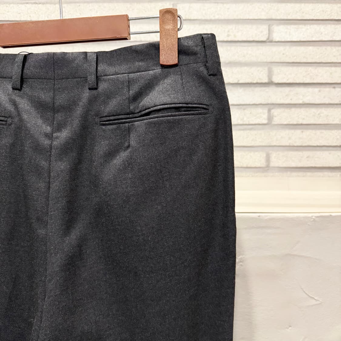 DAKS 닥스 퓨어울 핀턱 롱슬랙스 롤업 디테일 차콜 상품이미지6