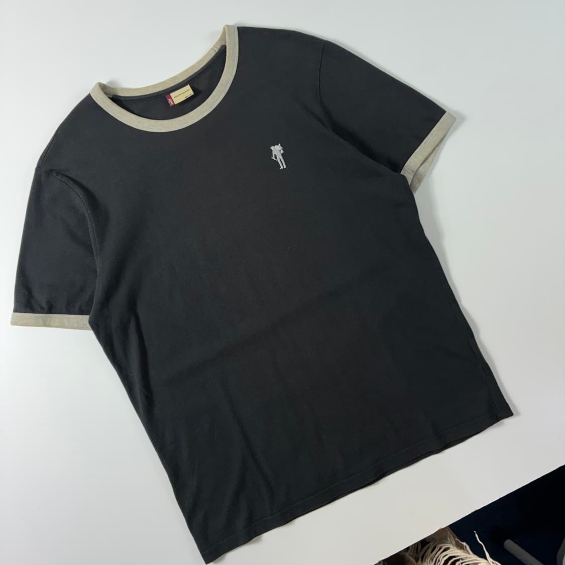 Levi's  리바이스 00,s saddle man 차콜 링거 반팔티   상품이미지2