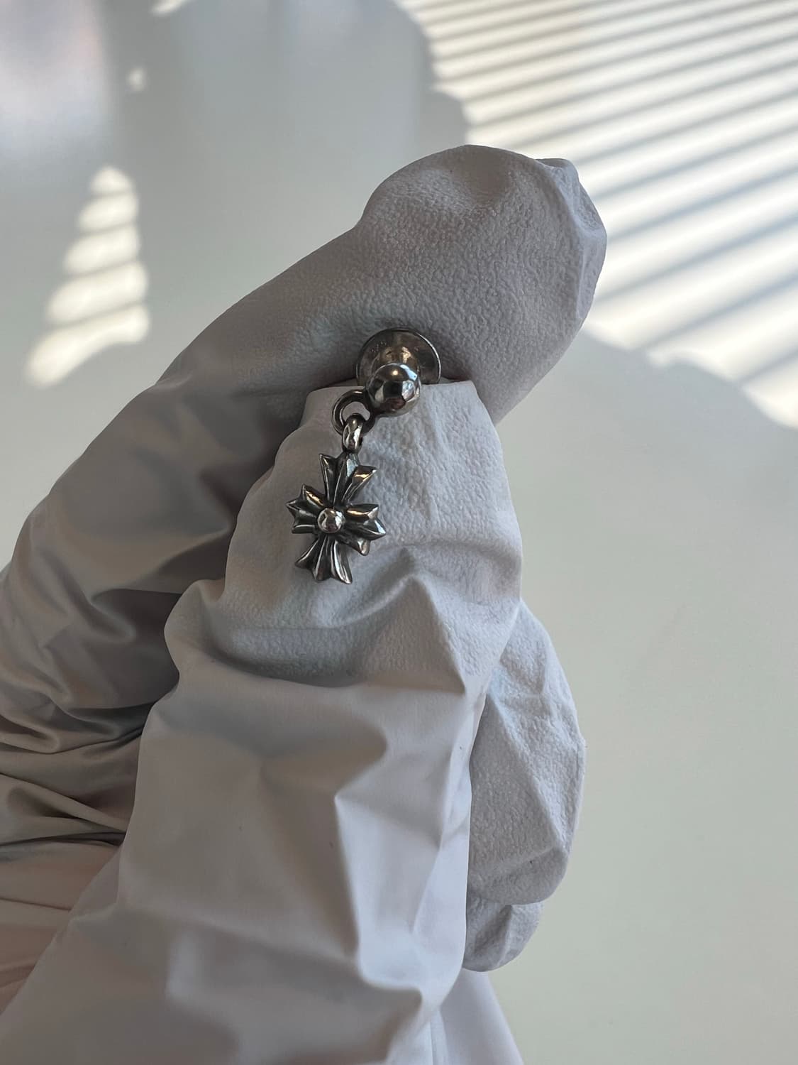 크롬하츠 타이니 e ch 드롭 이어링 상품이미지1