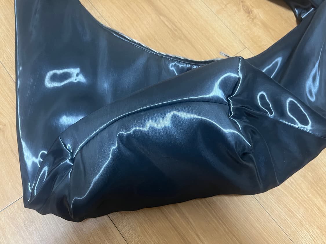 Cos 코스 하이 샤인 크로스바디 백 네이비 상품이미지7