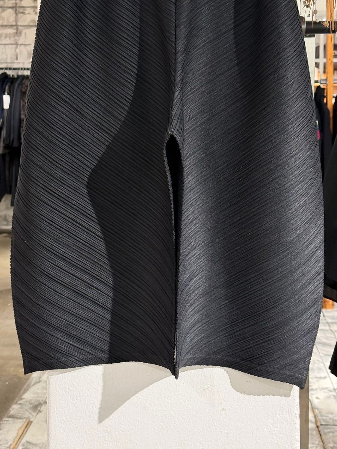 플리츠 플리즈 블랙 숏 라운드 팬츠 상품이미지3