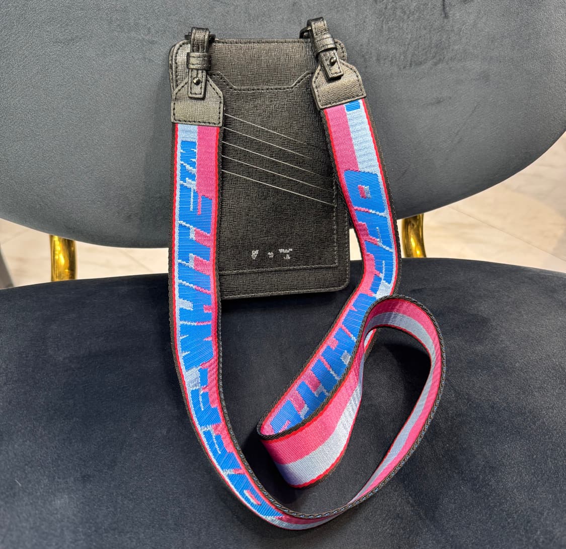 오프화이트 스트라이프 크로스백 상품이미지3