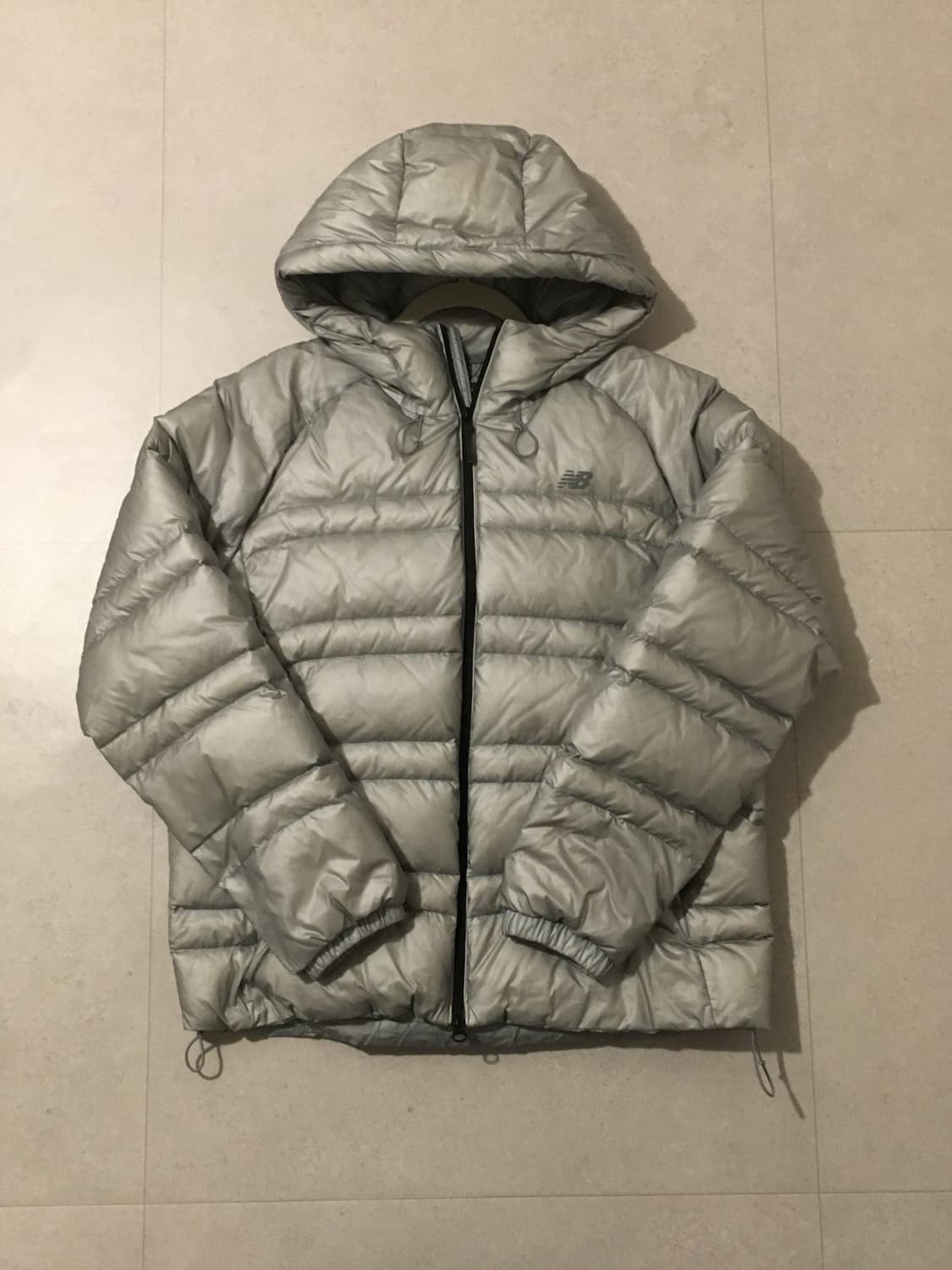 뉴발란스-플라잉 77 슈퍼라이트 후드 다운 패딩 실버 상품이미지1
