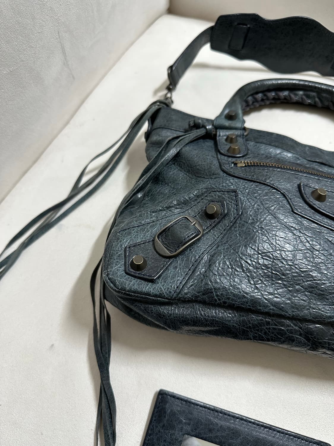 [A+ 정품] 발렌시아가 시티 모터백 퍼스트 다크그레이 상품이미지4