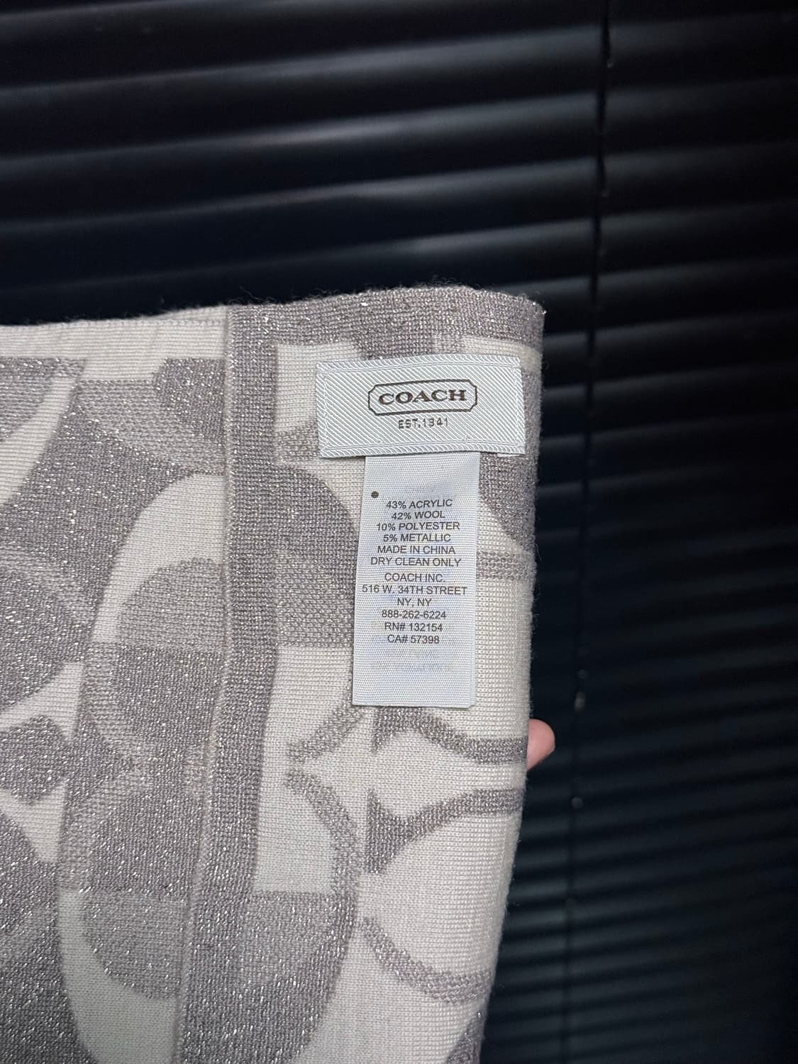 코치 실버&아이보리 양면 머플러 상품이미지4