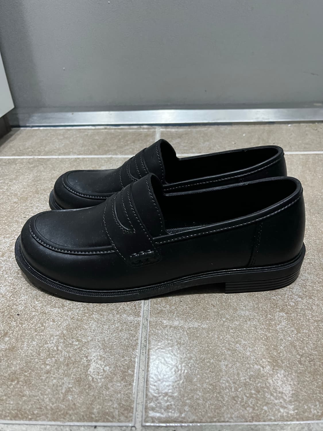 ‼️새상품) MARUGO 블랙 로퍼 미끄럼방지 245 상품이미지2