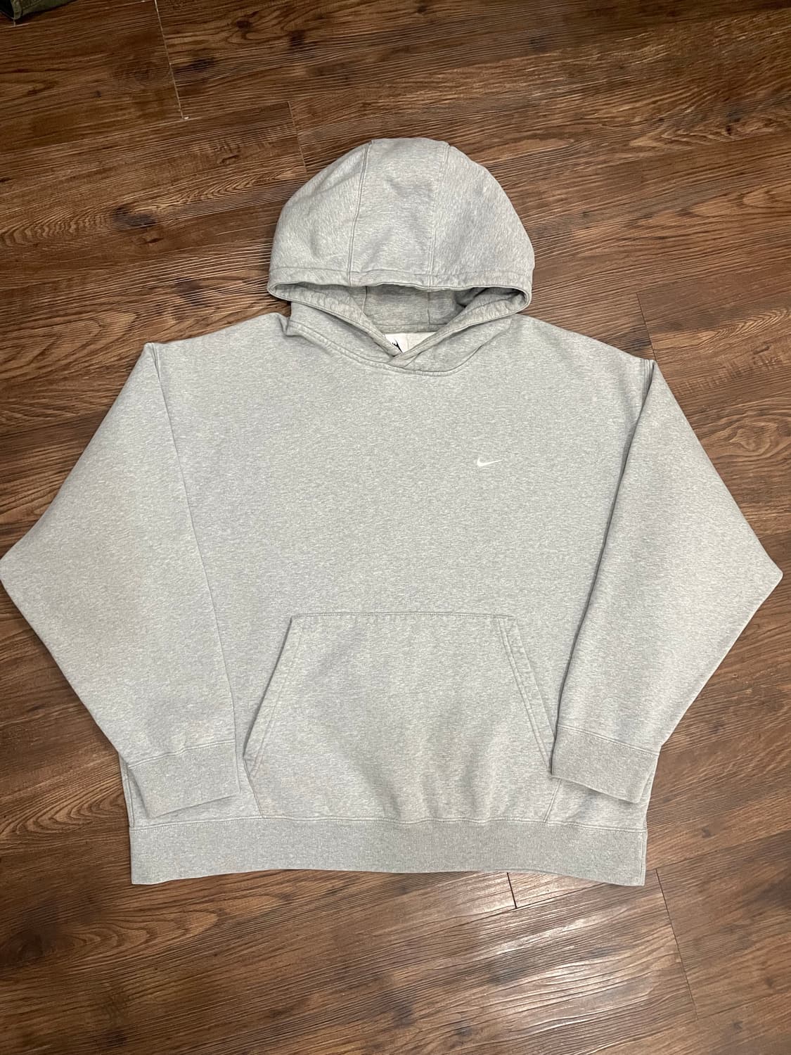 나이키 NGR 솔로 스우시 플리스 후드티 그레이 상품이미지3