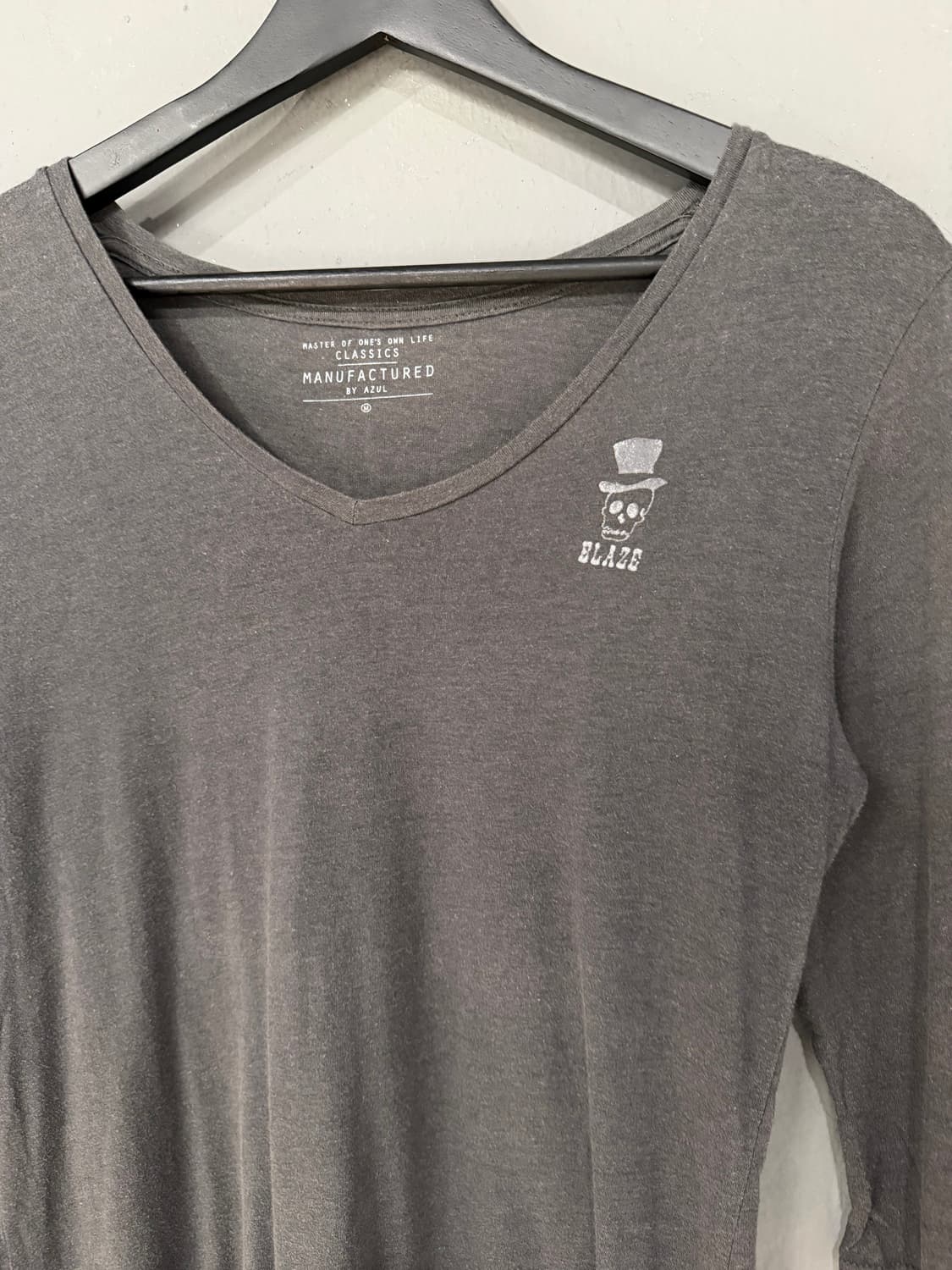 back lettering v-neck design top 상품이미지6