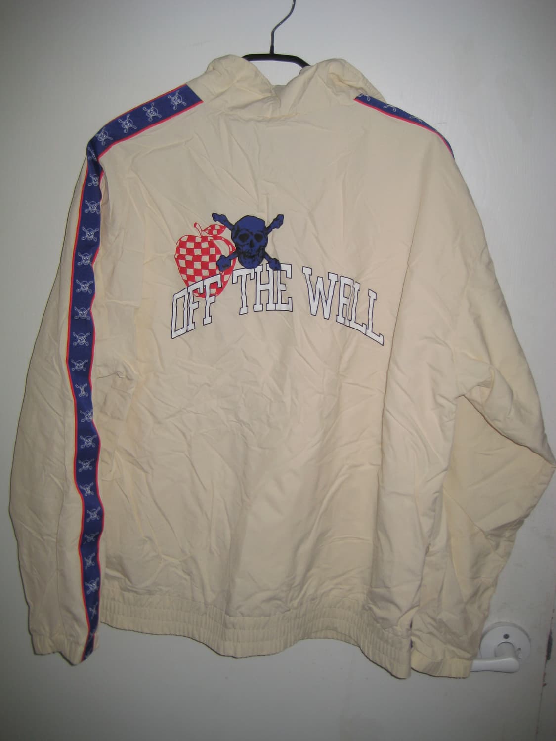 반스 vans의 테이핑 바람막이 입니다 상품이미지2