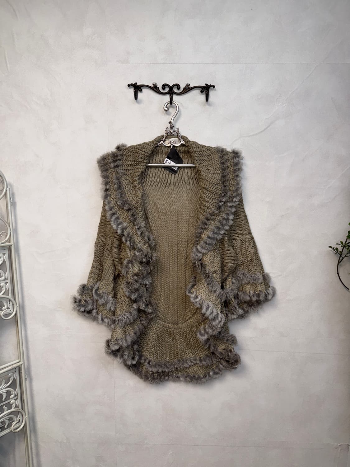 Ash beige rabbit fur trimming ruffle cd 상품이미지1