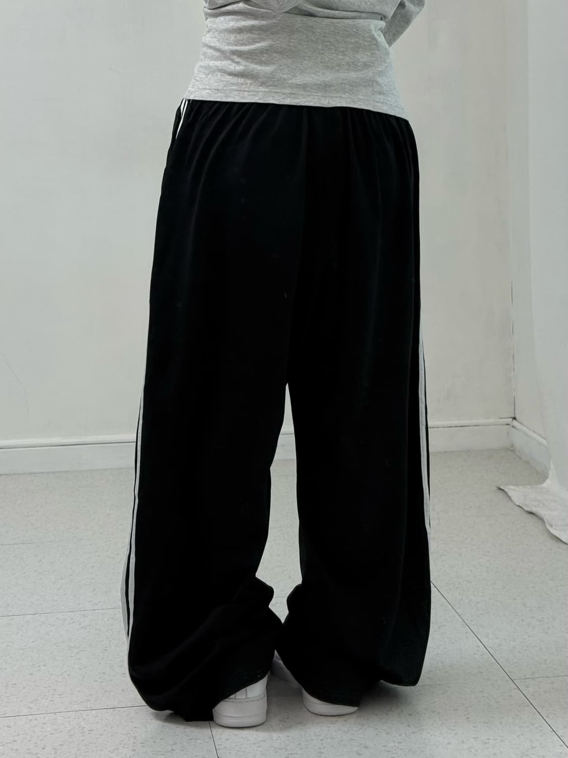 아디다스 삼선 와이드 팬츠 상품이미지4