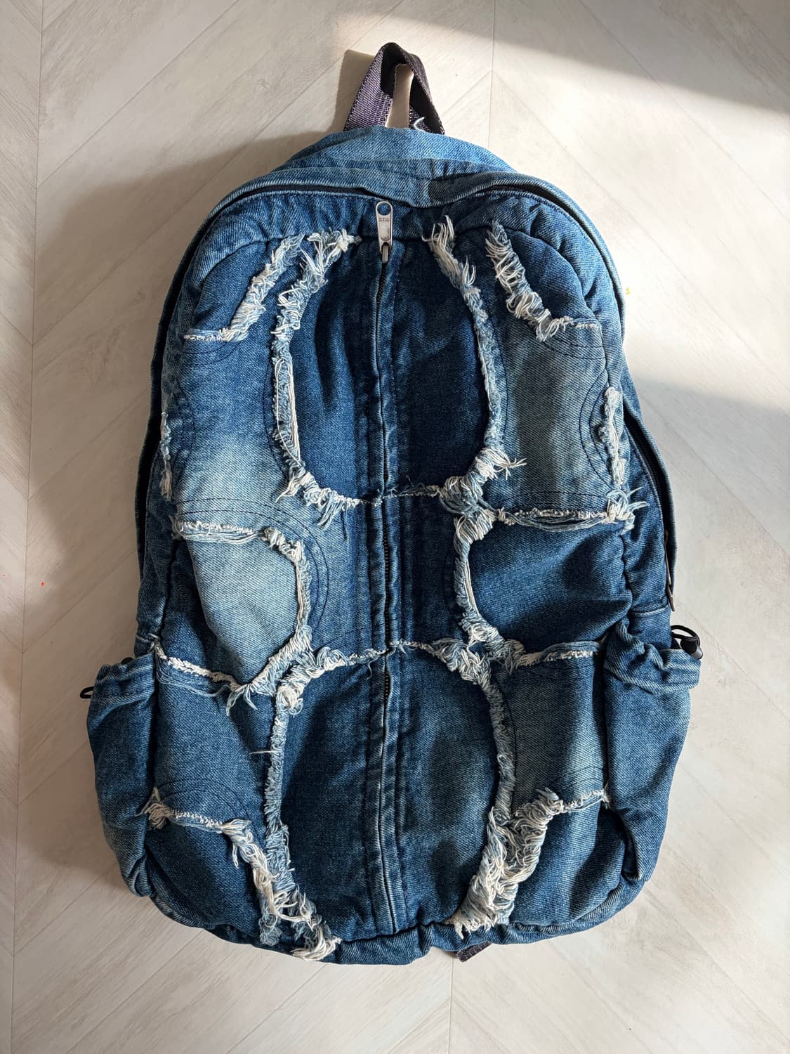 IUGAMAKARAS Washed Denim Turtle Backpack 상품이미지1