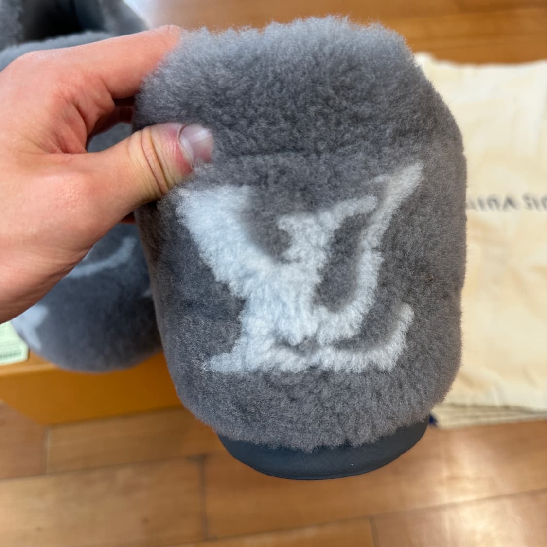 루이비통  LV 예티 슬립 온 상품이미지6