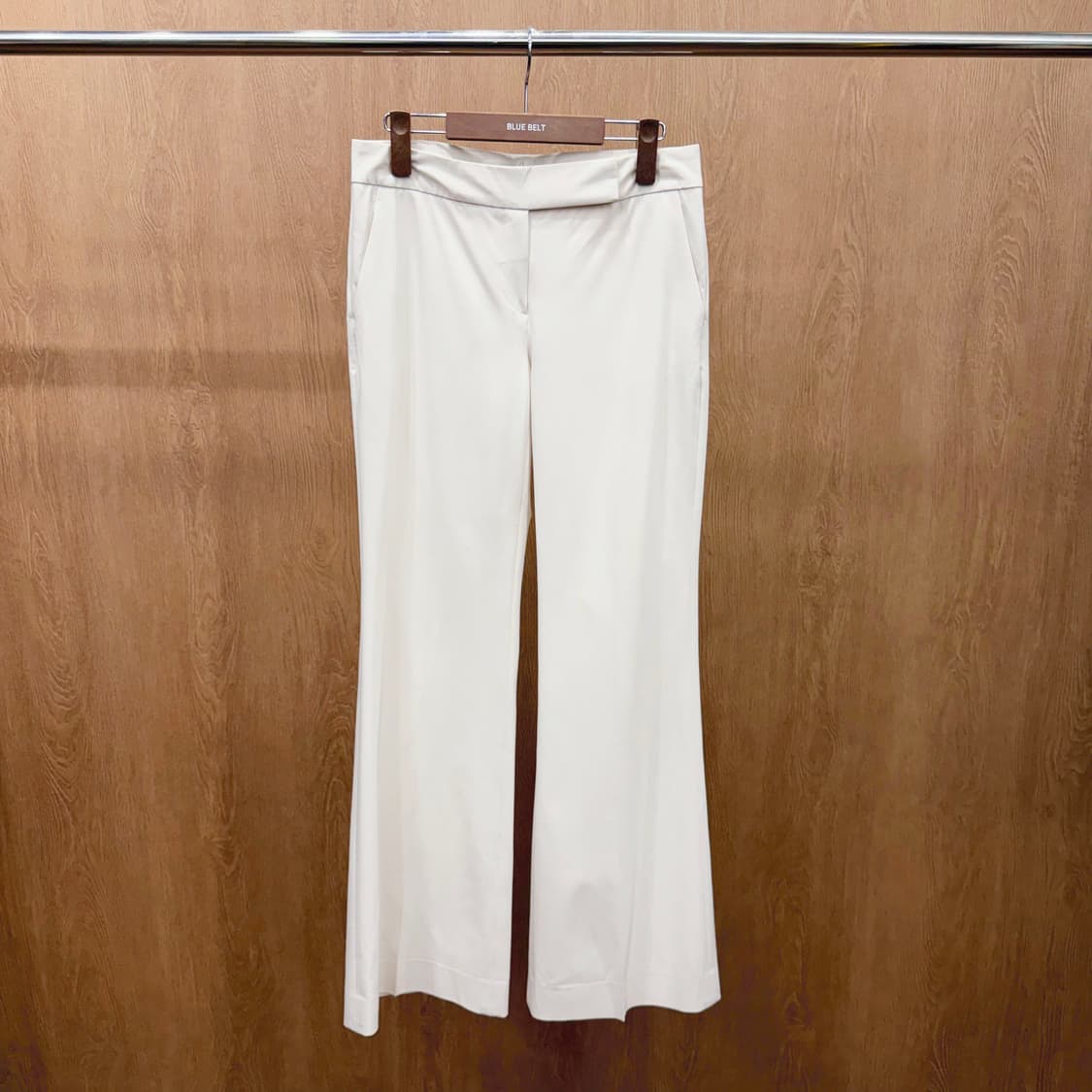 띠어리 세미 부츠컷 슬랙스 팬츠 페이크 랩 사선 포켓 디테일 화이트 상품이미지2