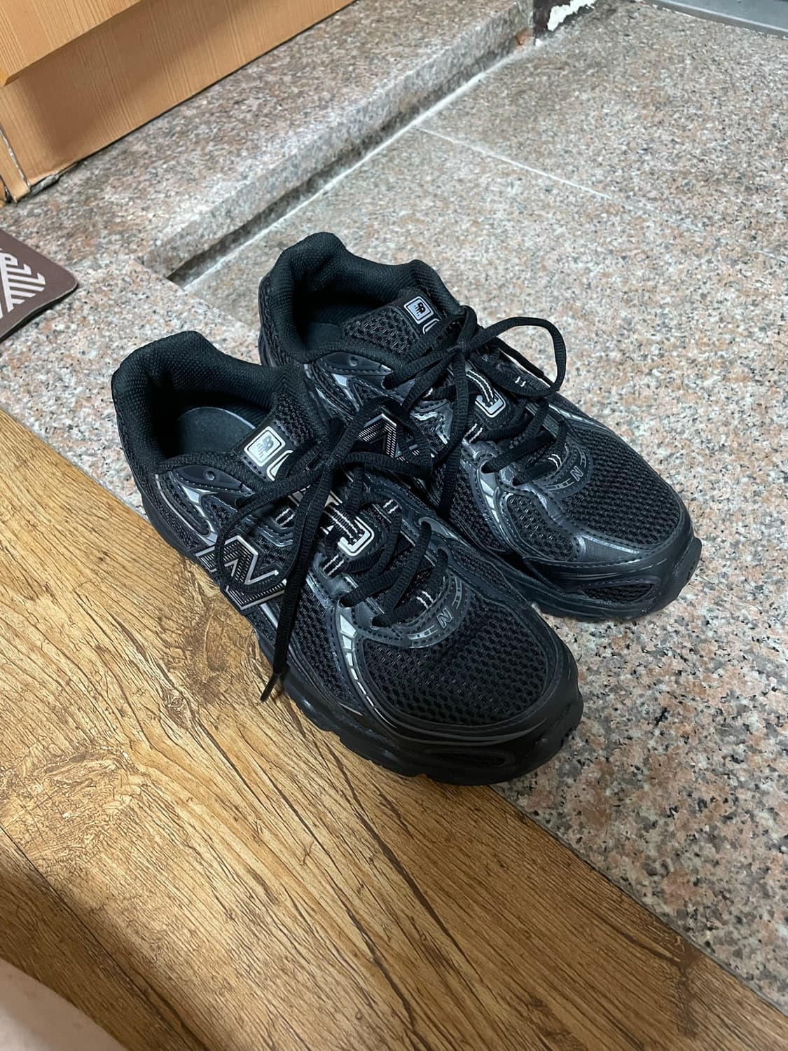 뉴발란스 740 블랙 실버 메탈릭 250 상품이미지1