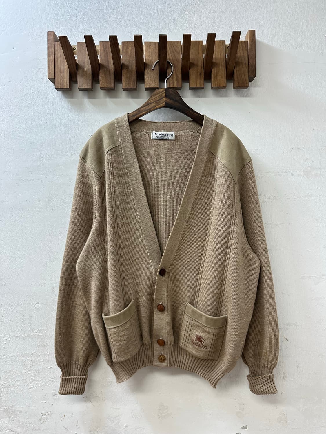 드라이완료 Burberrys Beige Suede Patch Knit 상품이미지1