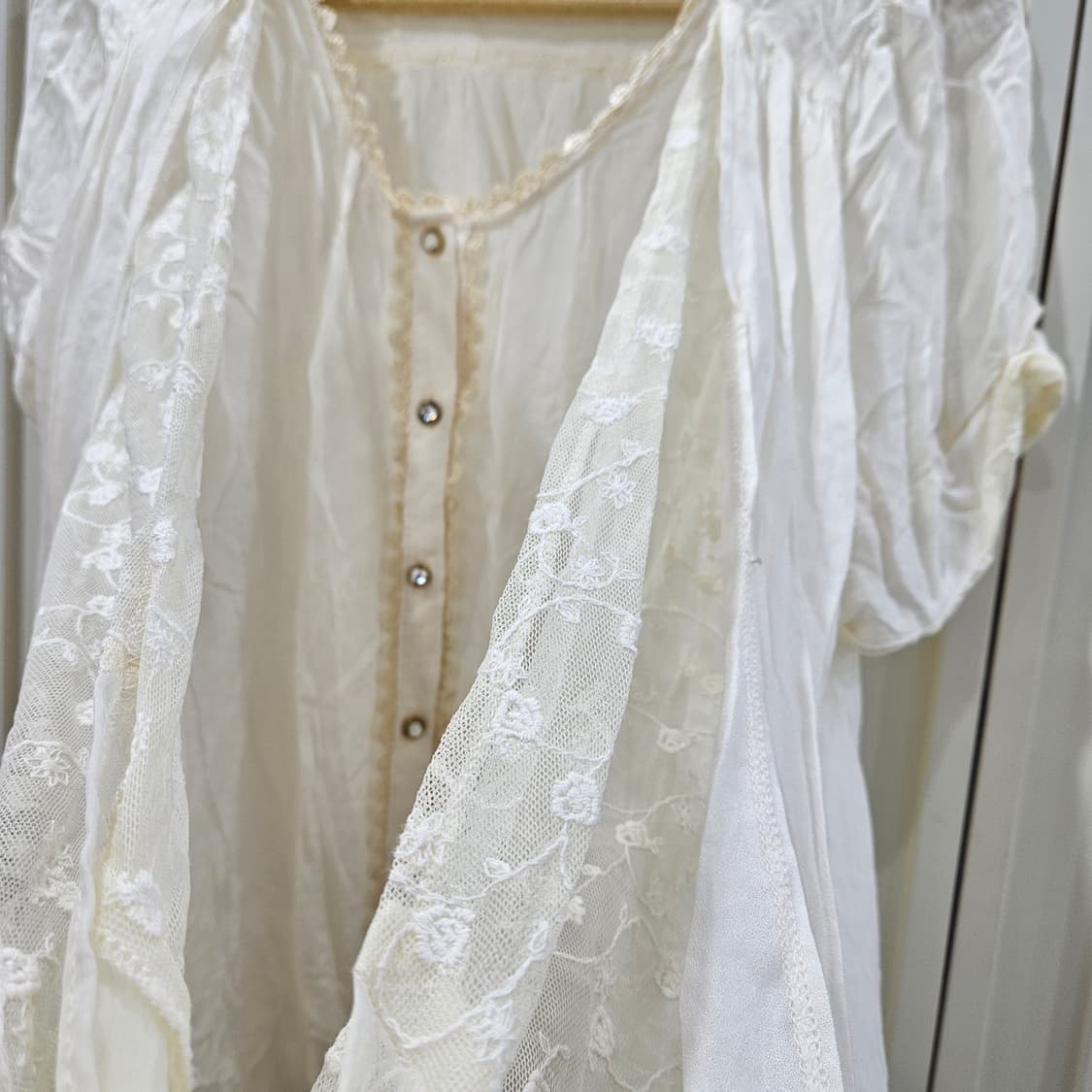 엑시즈팜(Axes Femme) 레이스 레이어드 리본 블라우스 상품이미지5